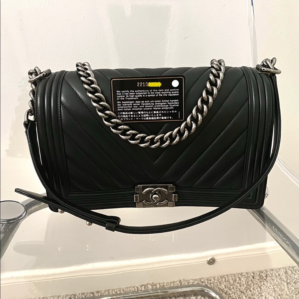 ‼️SOLD‼️ CHANEL Chevron New Medium Boy Flap Black